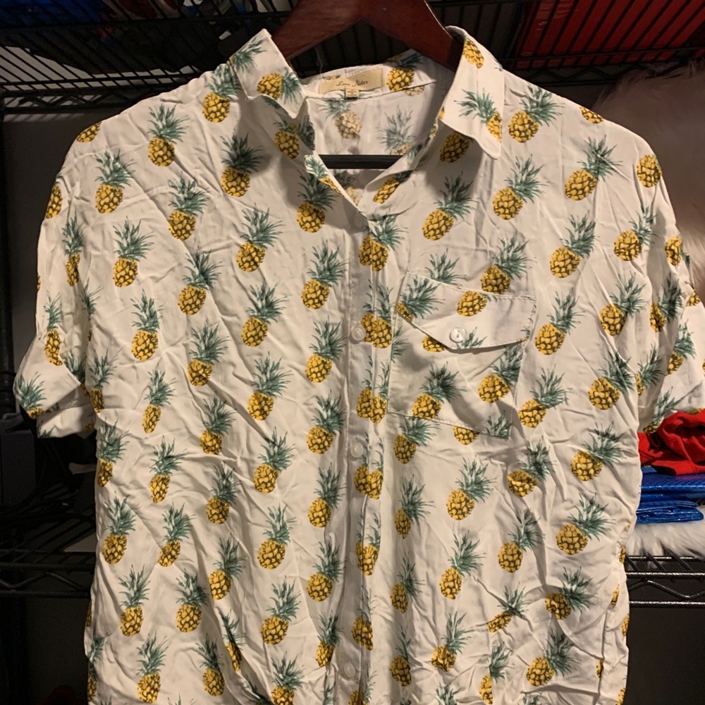 Button up pineapple top